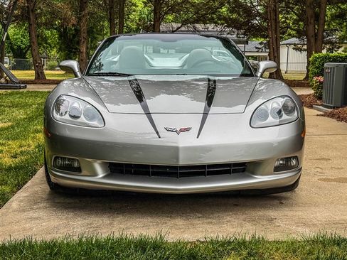 Used 2006 Chevrolet Corvette Convertible w/ Preferred Equipment Group RWD image 30