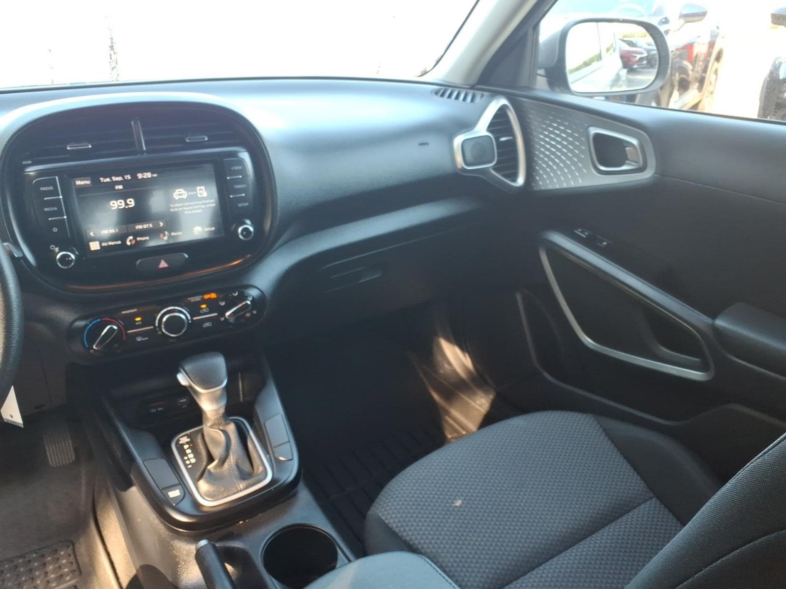 Used 2024 Kia Soul LX w/ LX Technology Package FWD image 11