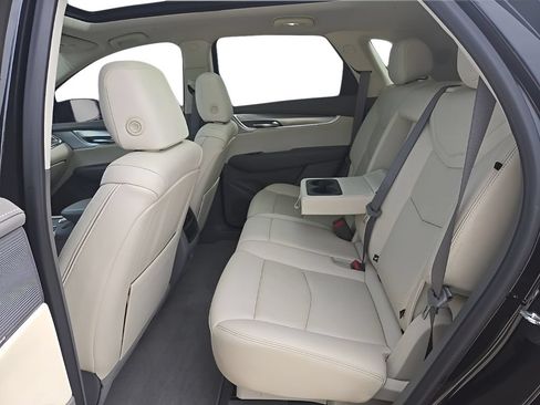 Used 2022 Cadillac XT5 Premium Luxury w/ Technology Package AWD/4WD image 34