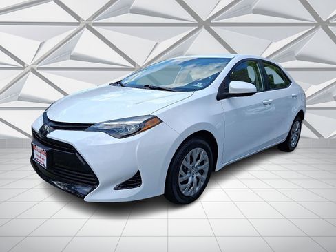 Used 2019 Toyota Corolla LE image 4