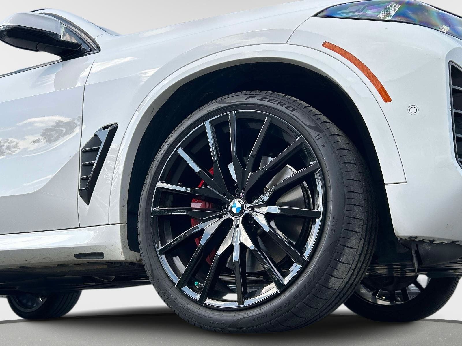 Used 2024 BMW X5 sDrive40i w/ M Sport Package RWD image 5