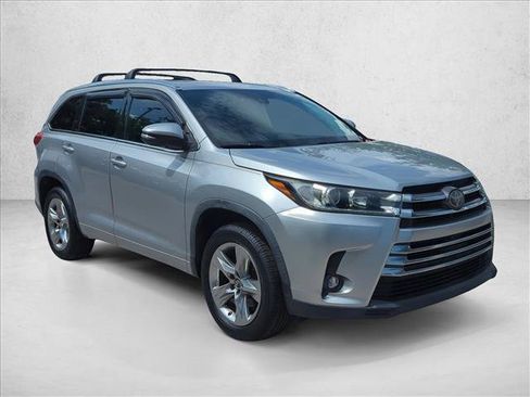 Used 2019 Toyota Highlander Limited FWD image 3