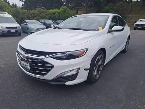 Used 2021 Chevrolet Malibu LT FWD image 3