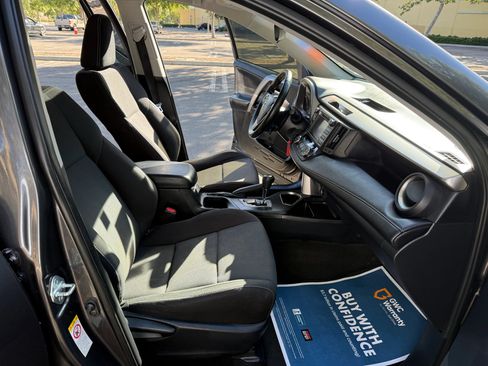 Used 2017 Toyota RAV4 XLE w/ Carpet Mat Package FWD image 19