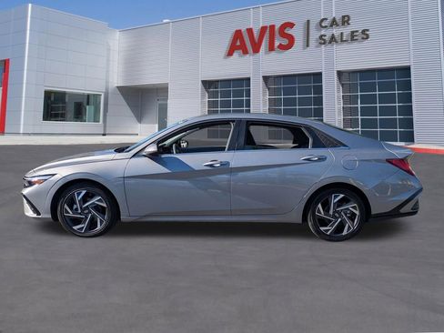 Used 2025 Hyundai Elantra SEL image 10