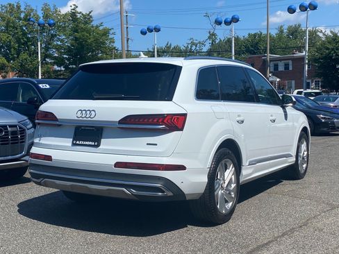 Used 2023 Audi Q7 3.0T Premium w/ Convenience Package AWD/4WD image 3