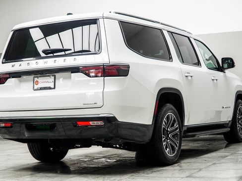 Used 2024 Jeep Wagoneer L Series II w/ Flexible Seating Group image 12