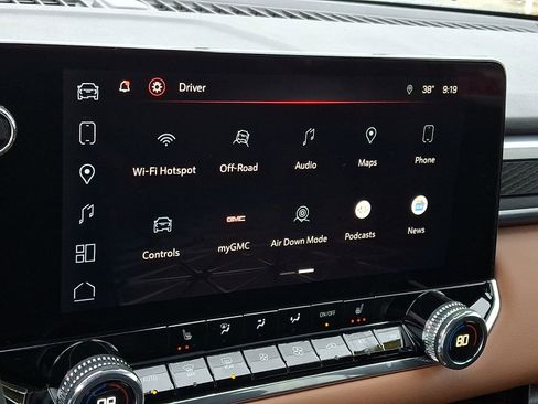 Used 2024 GMC Canyon AT4 image 16