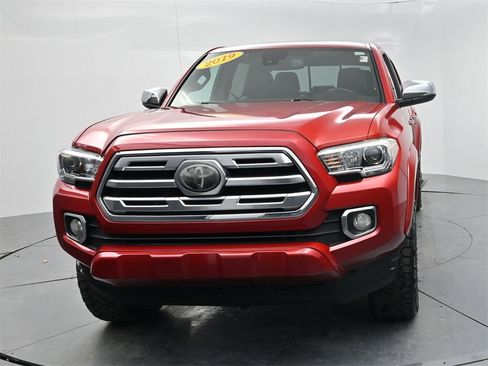 Used 2019 Toyota Tacoma Limited image 3