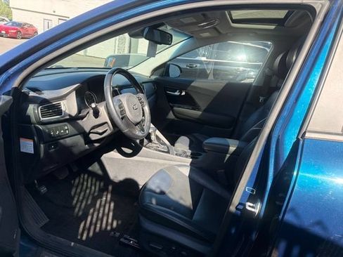 Used 2019 Kia Niro EX w/ Option Group 040 FWD image 8