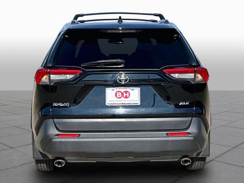 Used 2019 Toyota RAV4 XLE w/ Convenience Package FWD image 5