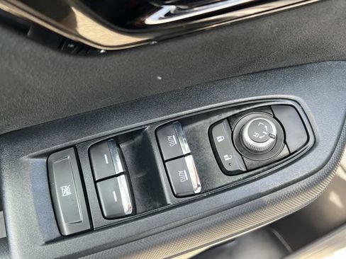 Certified 2025 Subaru Forester Touring AWD/4WD image 34