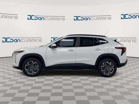 Used 2024 Chevrolet Trax LT w/ Driver Confidence Package FWD image 5