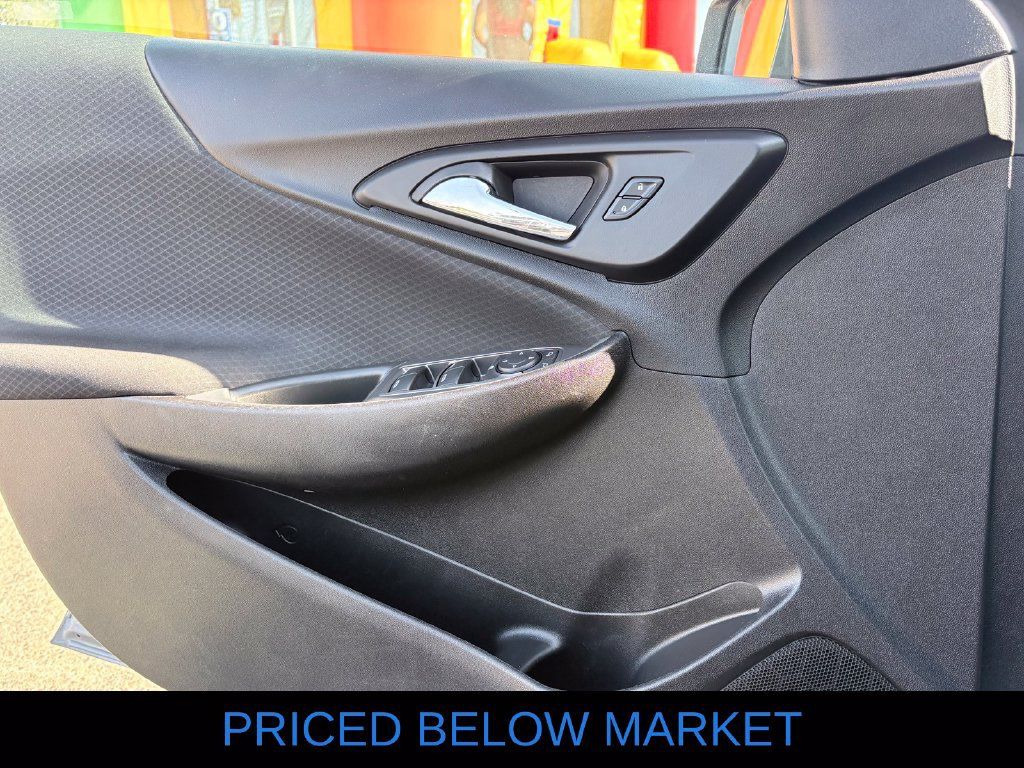 Used 2025 Chevrolet Malibu LT FWD image 11