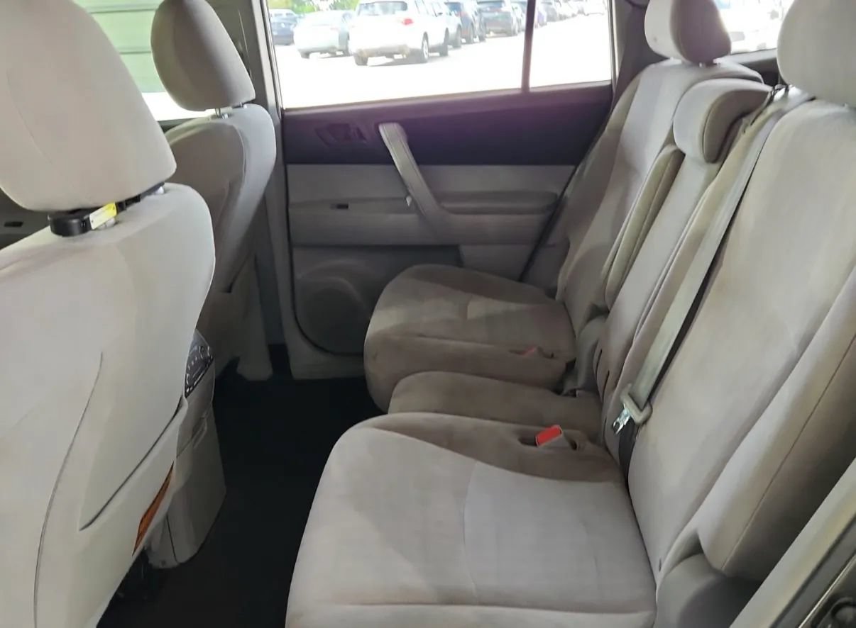 Used 2013 Toyota Highlander FWD image 7