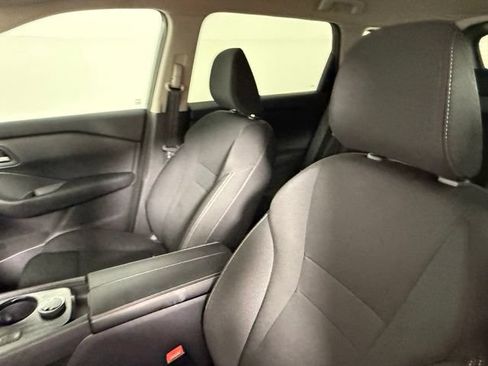 Used 2025 Nissan Rogue S AWD/4WD image 29