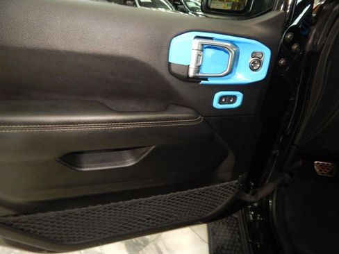 Used 2023 Jeep Wrangler Unlimited Sahara w/ Cold Weather Group image 15