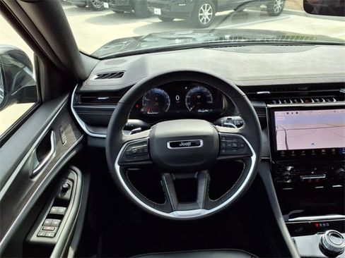 New 2025 Jeep Grand Cherokee Limited image 10