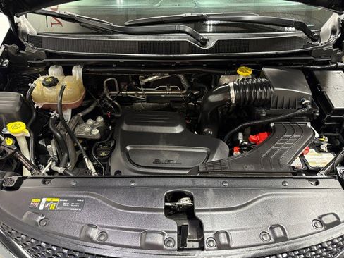Used 2022 Chrysler Voyager LX image 37