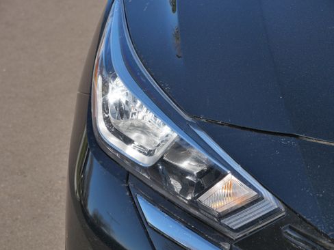 Used 2023 Nissan Versa SV image 16