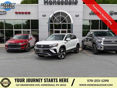 Used 2023 Volkswagen Taos SE w/ Panoramic Sunroof Package
