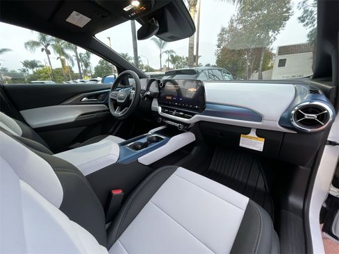 New 2026 Chevrolet Equinox EV LT image 27