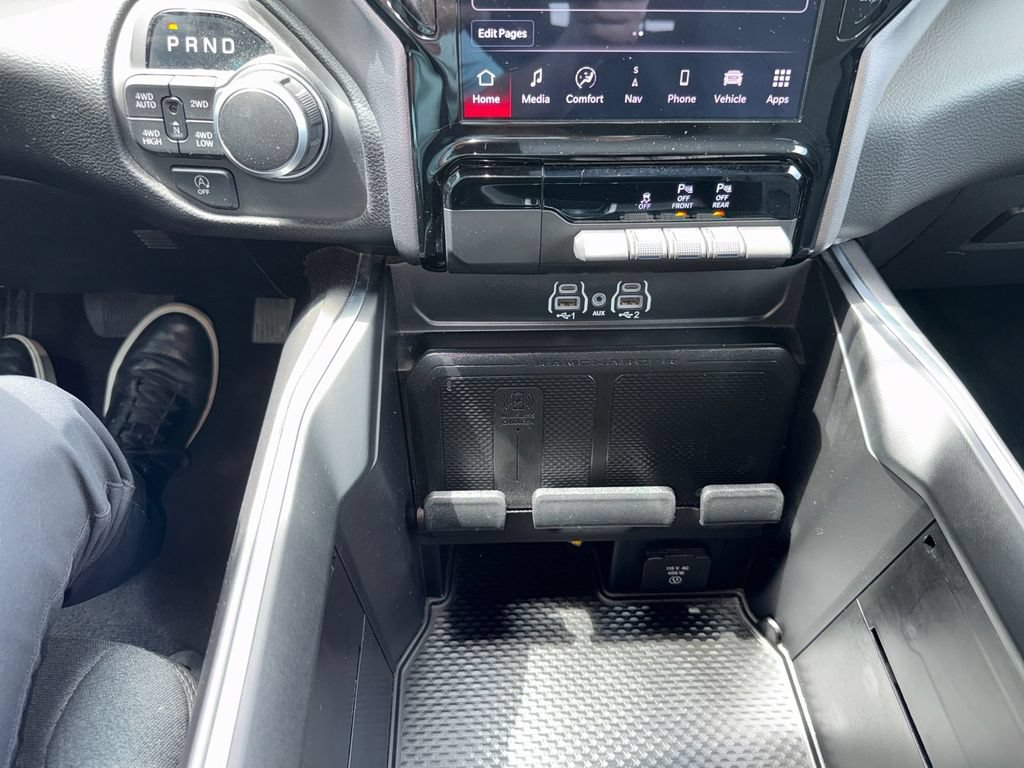 Used 2025 RAM 1500 Big Horn AWD/4WD image 23