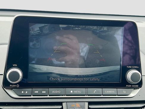 Used 2025 Nissan Altima 2.5 SV image 15