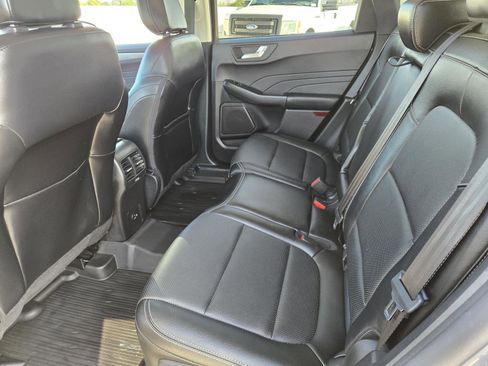 Used 2022 Ford Escape Titanium image 28