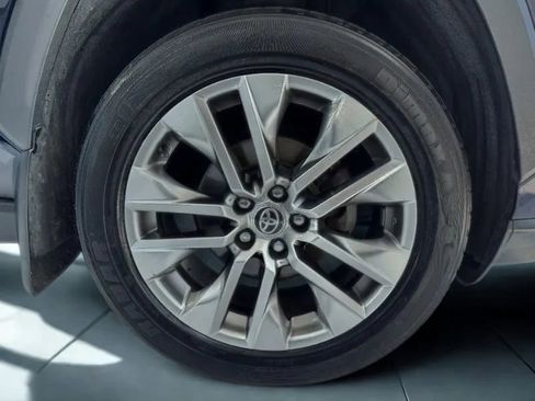 Used 2021 Toyota RAV4 XLE Premium image 11