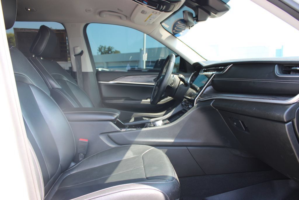 Used 2022 Jeep Grand Cherokee L Limited RWD image 34