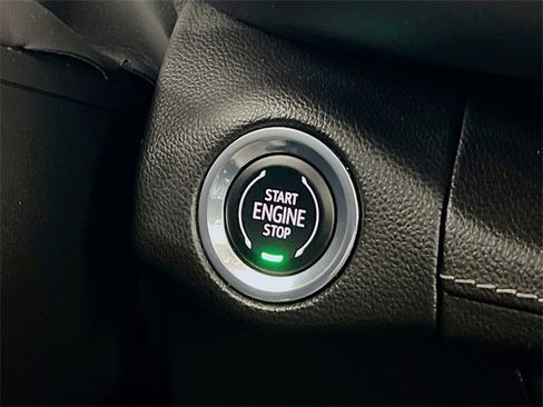 Used 2021 Buick Envision Essence w/ Technology Package I image 16