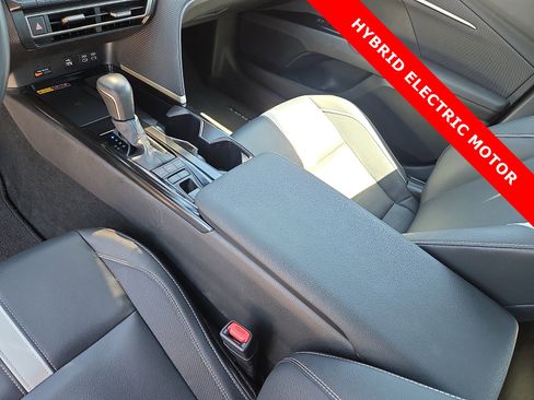 Used 2025 Toyota Camry SE FWD image 25