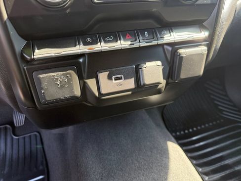 Used 2020 Chevrolet Silverado 1500 Custom w/ Custom Value Package AWD/4WD image 21