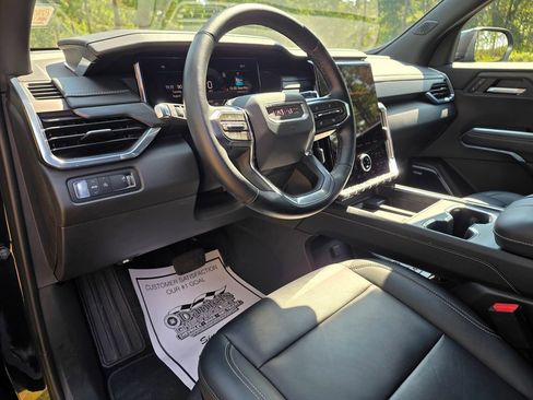 Used 2026 GMC Acadia Elevation w/ Elevation Premium Package FWD image 12