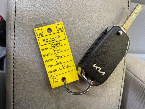 Used 2025 Kia Soul FWD image 42
