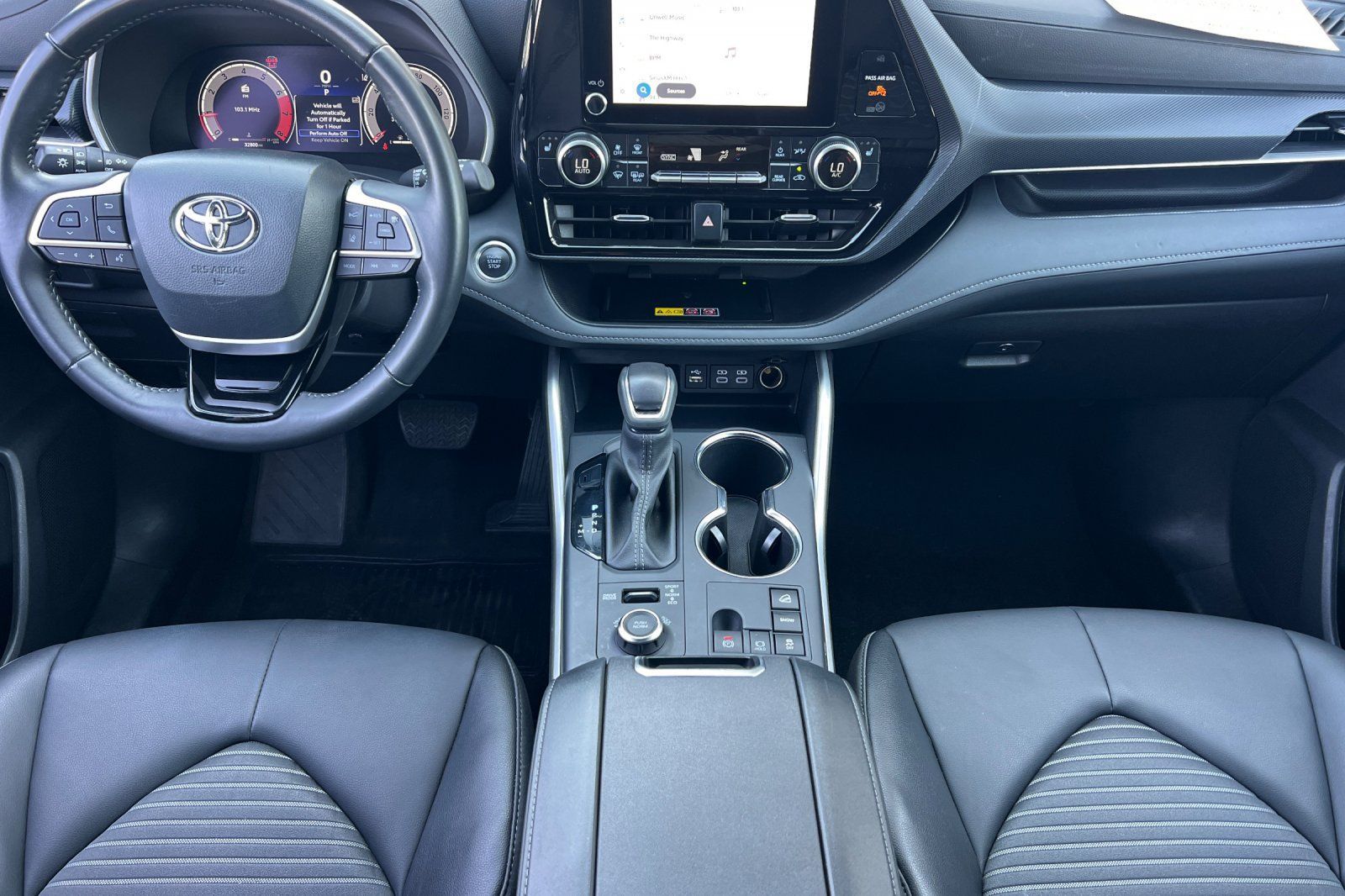 Used 2025 Toyota Highlander XSE AWD/4WD image 13