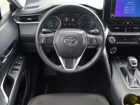 Used 2023 Toyota Venza LE AWD/4WD image 5