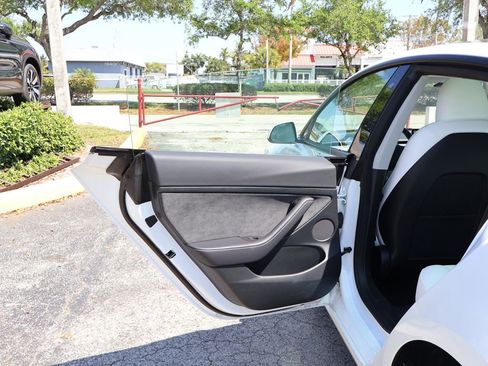 Used 2023 Tesla Model 3 Standard Range image 25
