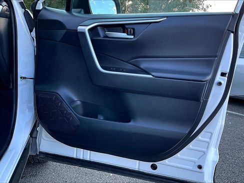 Used 2025 Toyota RAV4 XLE image 22