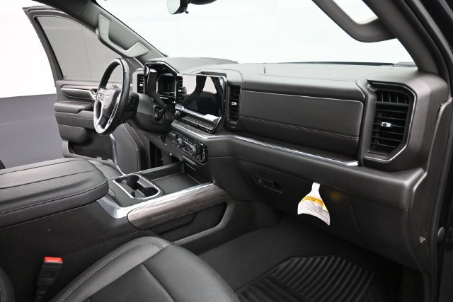 Used 2024 Chevrolet Silverado 3500 LTZ w/ LTZ Plus Package AWD/4WD image 18