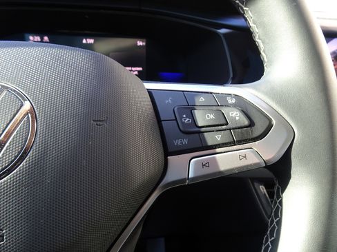 Used 2022 Volkswagen Taos SE w/ Panoramic Sunroof Package image 25