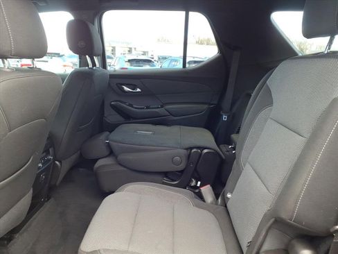 Used 2022 Chevrolet Traverse LT image 17