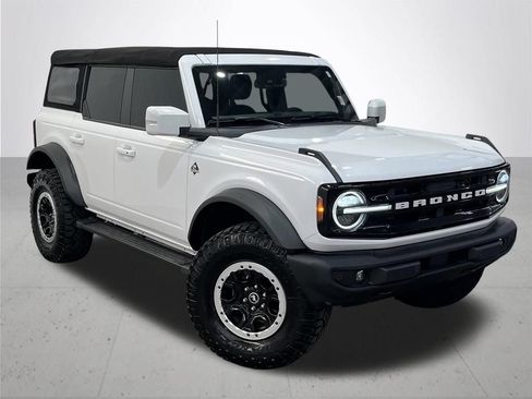 Used 2022 Ford Bronco Outer Banks w/ Sasquatch Package AWD/4WD image 7