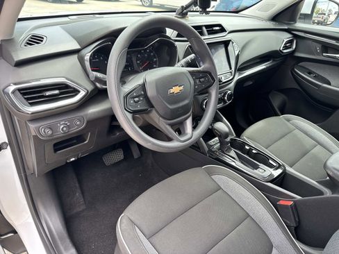 Used 2022 Chevrolet TrailBlazer LT w/ Convenience Package FWD image 17