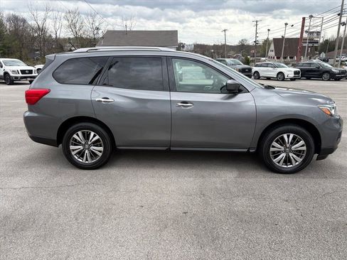 Used 2018 Nissan Pathfinder SV image 12