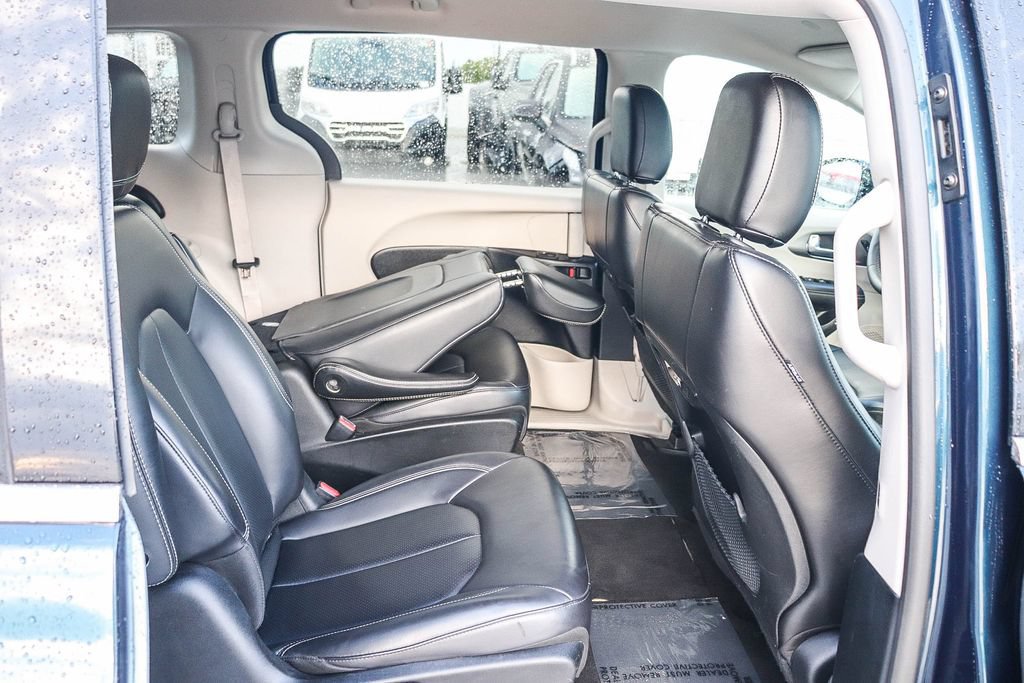 Used 2024 Chrysler Pacifica Limited FWD image 18