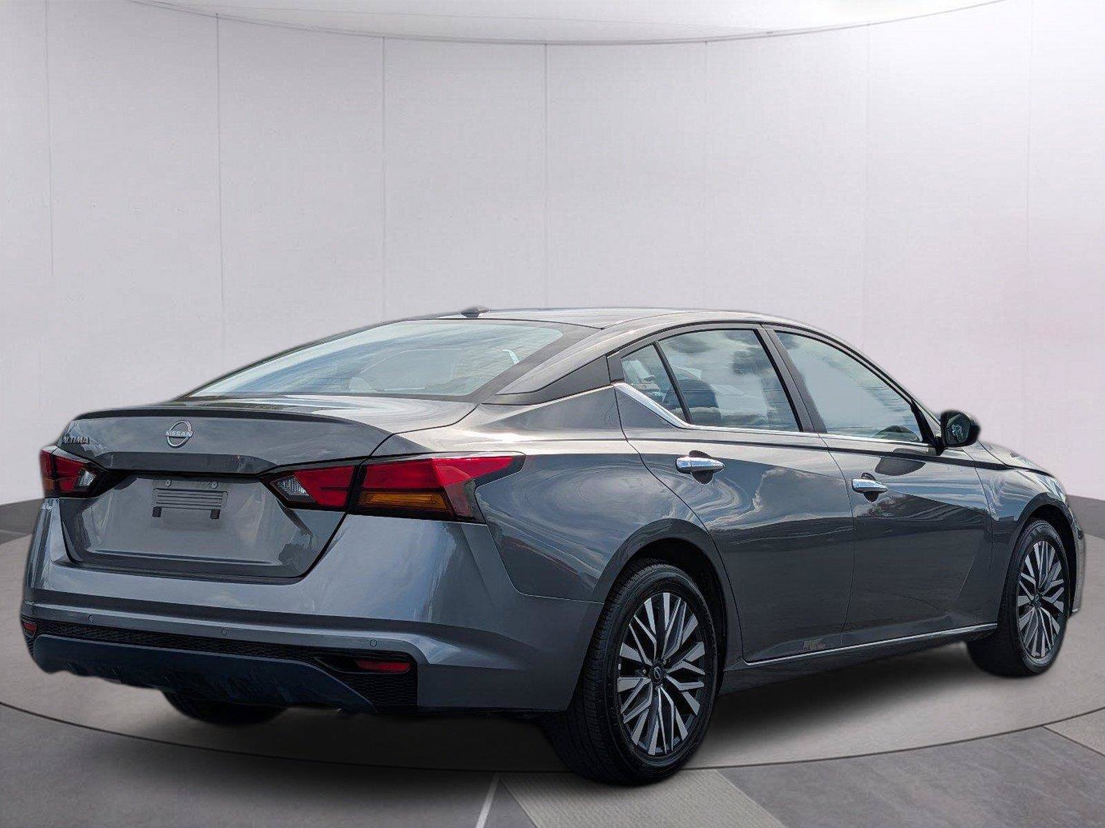 Used 2025 Nissan Altima 2.5 SV FWD image 5