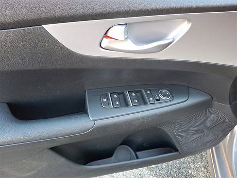 Used 2024 Kia Forte LXS w/ LXS Technology Package image 13