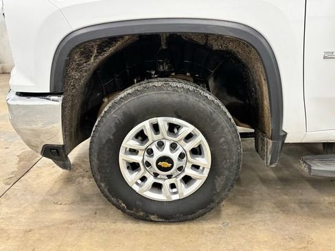 Used 2025 Chevrolet Silverado 2500 LT w/ Convenience Package AWD/4WD image 9